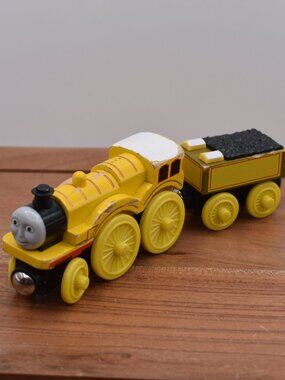 Molly Engine w/ Tender GUC 2003 Thomas & Friends Wooden Railway Tank Train